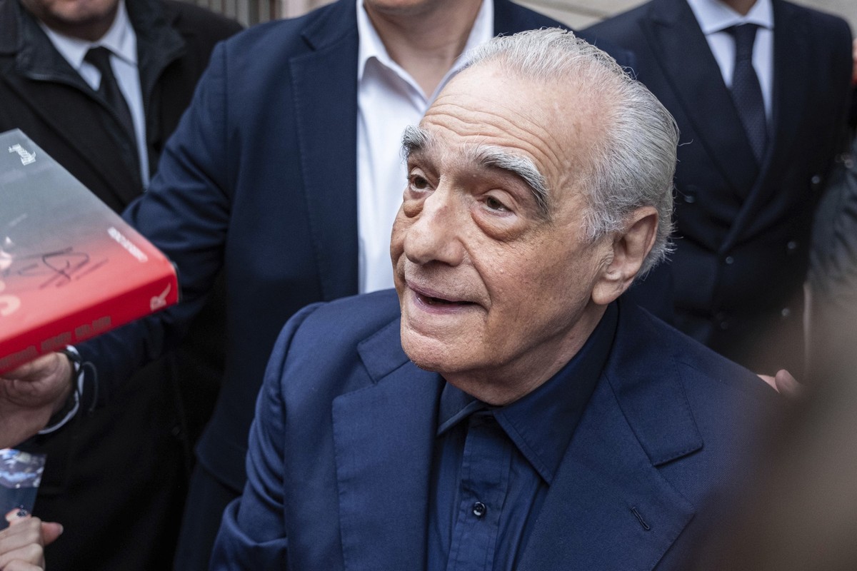 Director Martin Scorsese meets fans in front of the National Cinema Museum in Turin, Italy, Tuesday Oct. 8, 2024. (Giacomo Longo/LaPresse via AP)