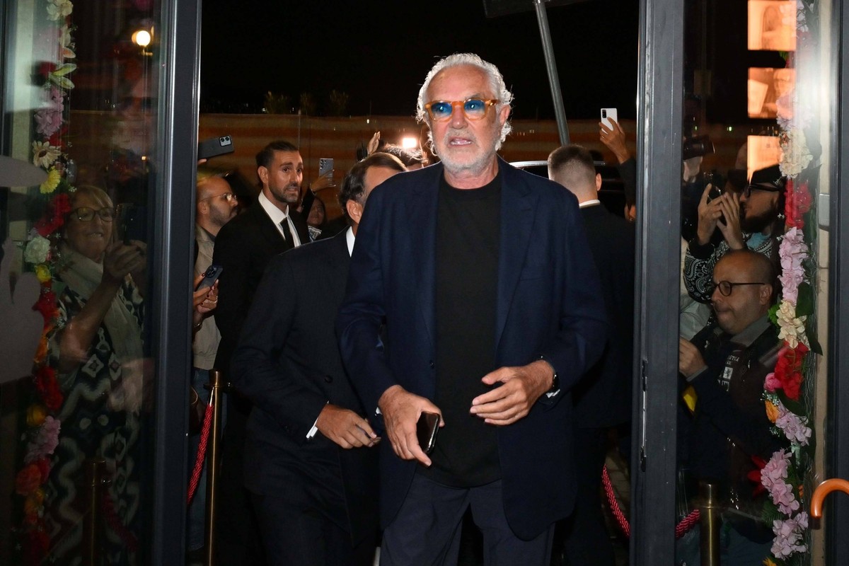Flavio Briatore inaugurates the gourmet pizzeria Crazy Pizza Napoli. Italy 17 Sept 2024 Flavio Briatore inaugurates the gourmet pizzeria Crazy Pizza Napoli, Crazy Pizza is a chain of pizzerias by Flav ...