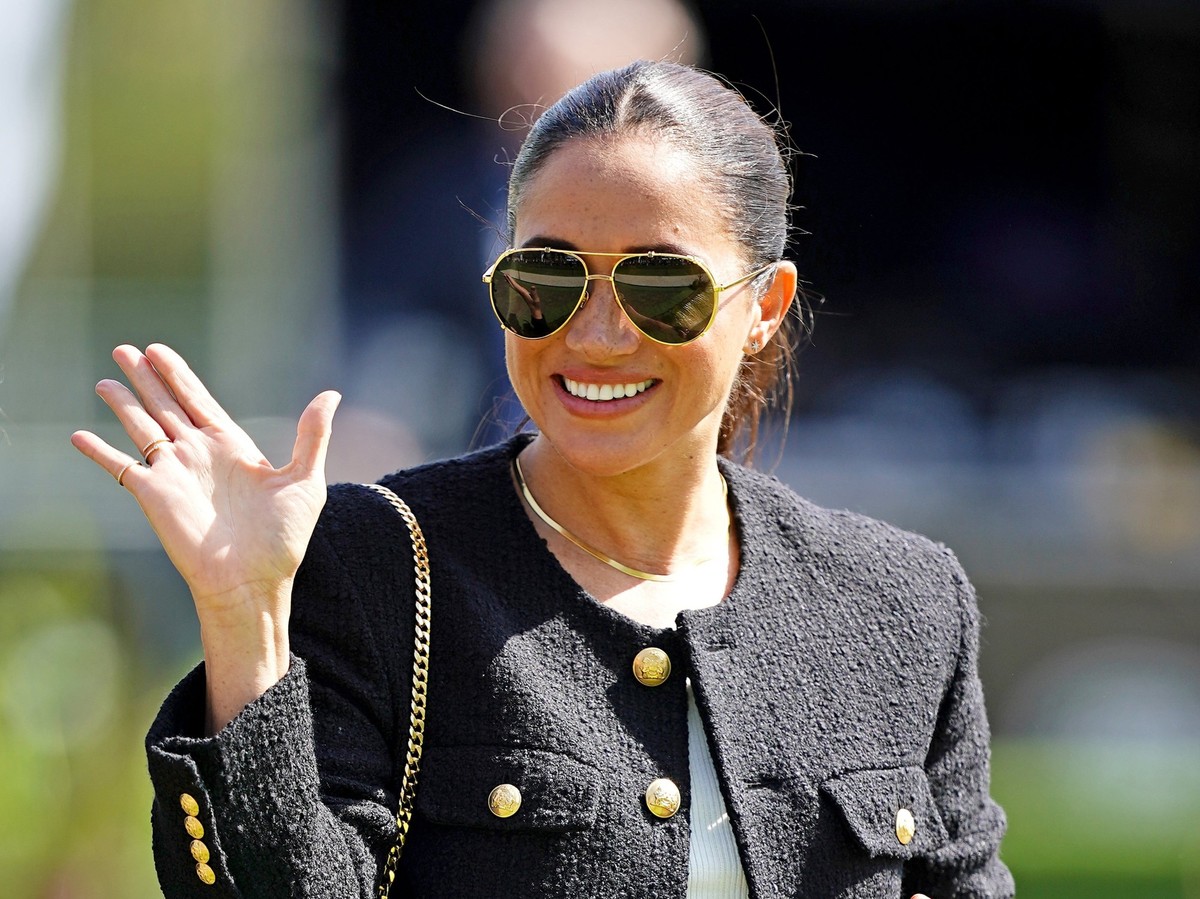 ARCHIV - 16.04.2022, Niederlande, Den Haag: Meghan, Herzogin von Sussex, nimmt an der Jaguar Land Rover Driving Challenge w�hrend der Invictus Games 2022 im Zuiderpark teil. Eine k�nftige Herzogin, di ...