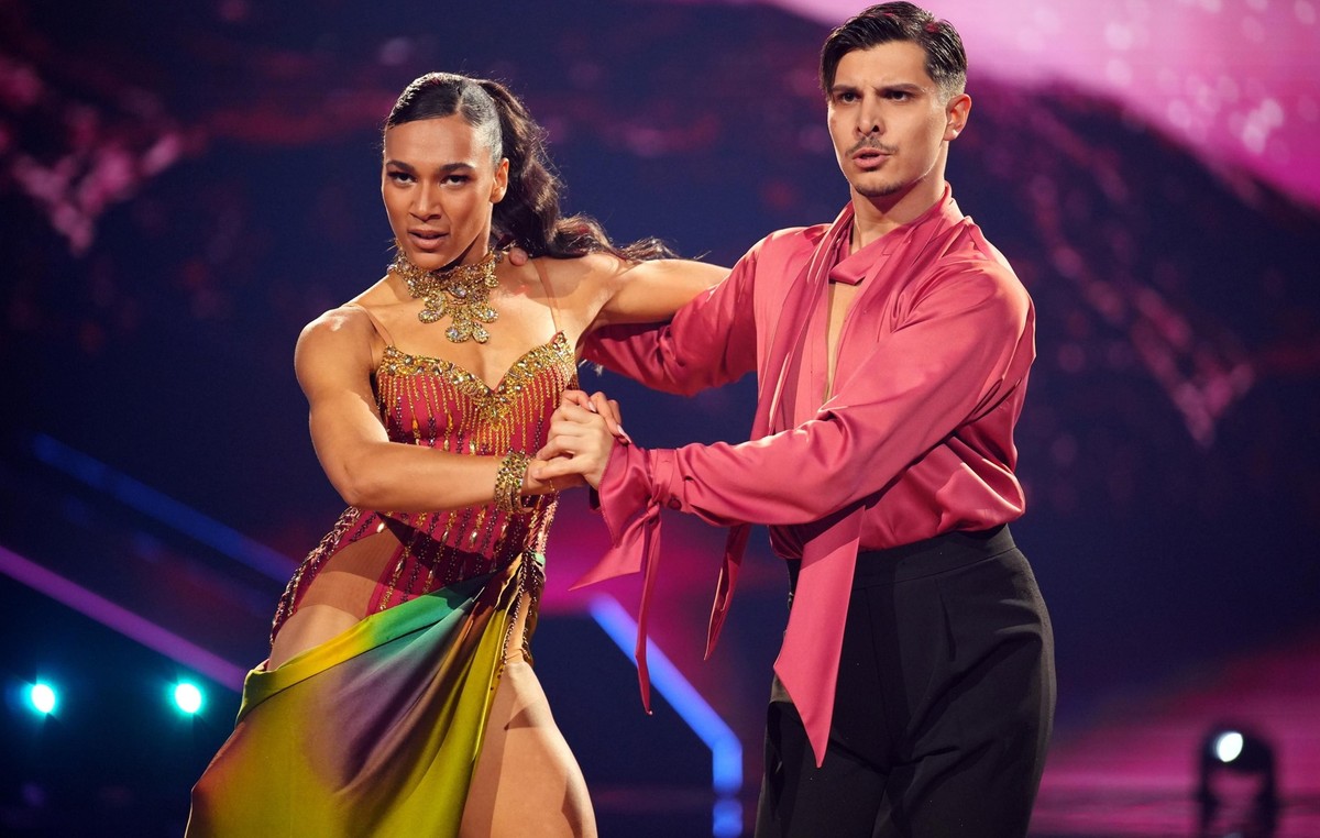 Marie Mouroum und Alexandru Ionel tanzen Rumba.

+++ Die Verwendung des sendungsbezogenen Materials ist nur mit dem Hinweis und Verlinkung auf RTL+ gestattet. +++