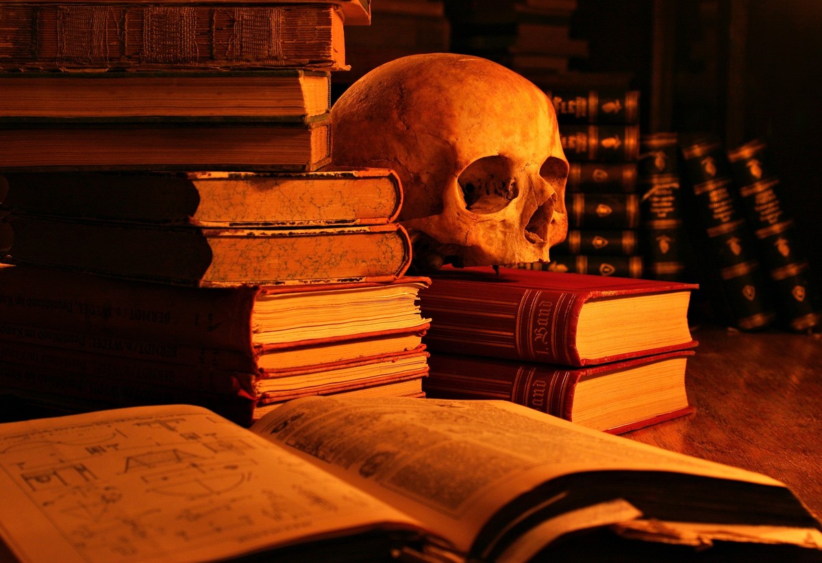 I felt, I had to do some shots with the skull again ...