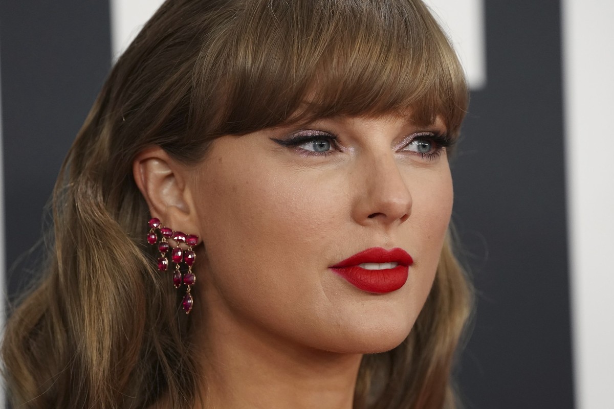 ARCHIV - 02.02.2025, USA, Los Angeles: Taylor Swift kommt zur 67. Grammy-Verleihung. (zu dpa: «Taylor Swift kauft Rechte an ihren ersten sechs Alben») Foto: Jordan Strauss/Invision/dpa +++ dpa-Bildfun ...