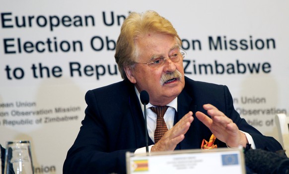 The European Union&#039;s Chief Election Observer to Zimbabwe Elmar Brok speaks during a media briefing in Harare, Zimbabwe, July 6, 2018. REUTERS/Philimon Bulawayo.