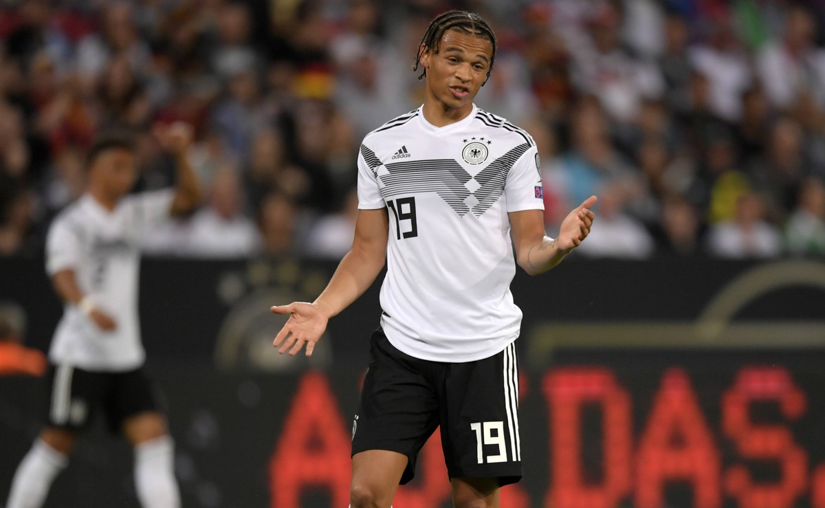 Leroy Sané weiß offenbar noch nicht, ob er zum FC Bayern wechseln will oder nicht.