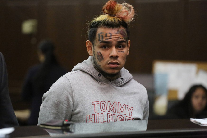 July 11, 2018 - Manhattan, NY, USA - Daniel Hernandez, aka, Tekashi 69, aka 6ix9ine, appears at his arraignment in Manhattan Criminal Court on Wednesday, July 11, 2018. Manhattan USA PUBLICATIONxINxGE ...