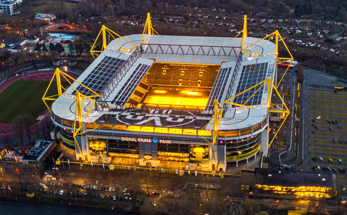Luftbild, Signal Iduna Park, SignalIdunaPark, Westfalenstadion, BVB, Bundesligastadion, , Dortmund, Ruhrgebiet, Nordrhein-Westfalen, Deutschland ACHTUNGxMINDESTHONORARx60xEURO *** Aerial view, Signal  ...