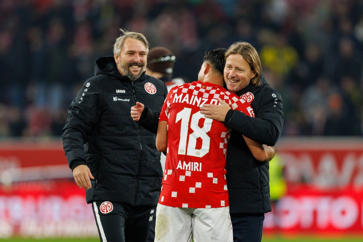 1. Fussball Bundesliga, 1. FSV Mainz 05 - Borussia Dortmund, Mainz, 09.11..2024 Bo Henriksen 1. FSV Mainz 05, Cheftrainer f