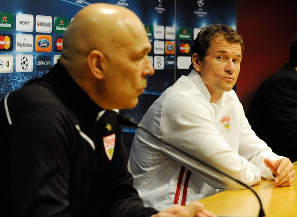 Bildnummer: 13167550 Datum: 16.03.2010 Copyright: imago/Jan Huebner
16.03.2010, UEFA Champions League, Abschlusstraining FC Barcelona - VfB Stuttgart (L-R) Head Coach Christian Gross of VfB Stuttgart ...