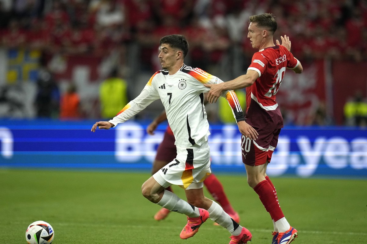 Switzerland&#039;s Michel Aebischer, right, challenges Germany&#039;s Kai Havertz, left, during a Group A match between Switzerland and Germany at the Euro 2024 soccer tournament in Frankfurt, Germany ...