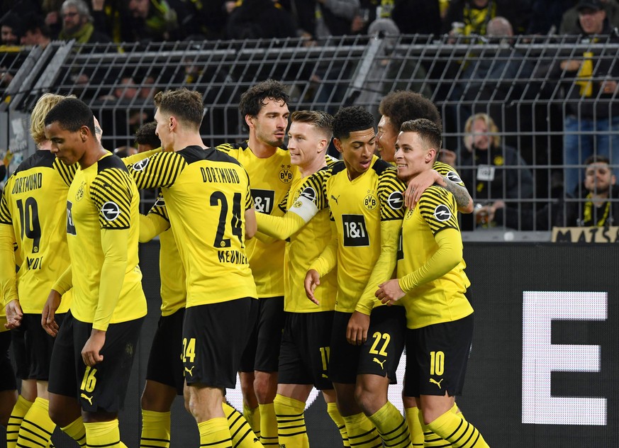 Die Dortmund-Stars bejubeln in der abgelaufenen Saison das Tor zum 1:0 gegen den VfB Stuttgart.