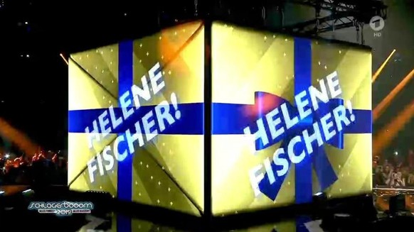 Aus diesem Paket schlüpfte Helene Fischer am Samstagabend.