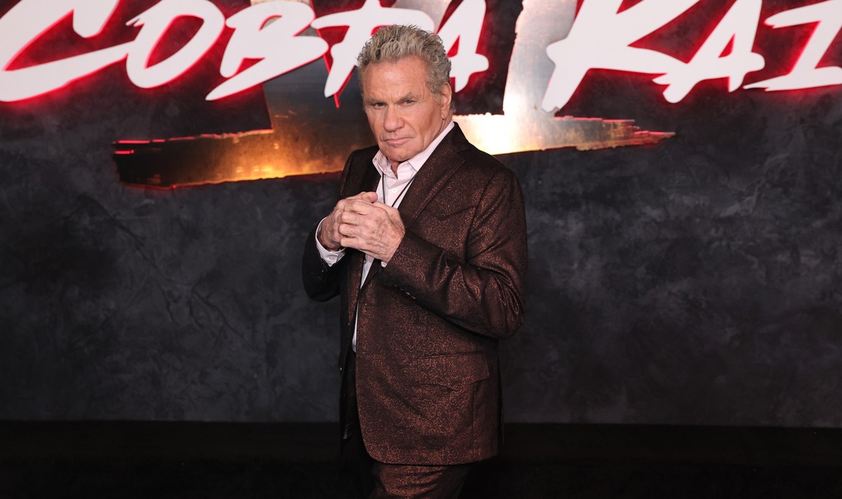 Los Angeles, Kalifornien - 12. Februar: Martin Kove kommt bei Netflix an 