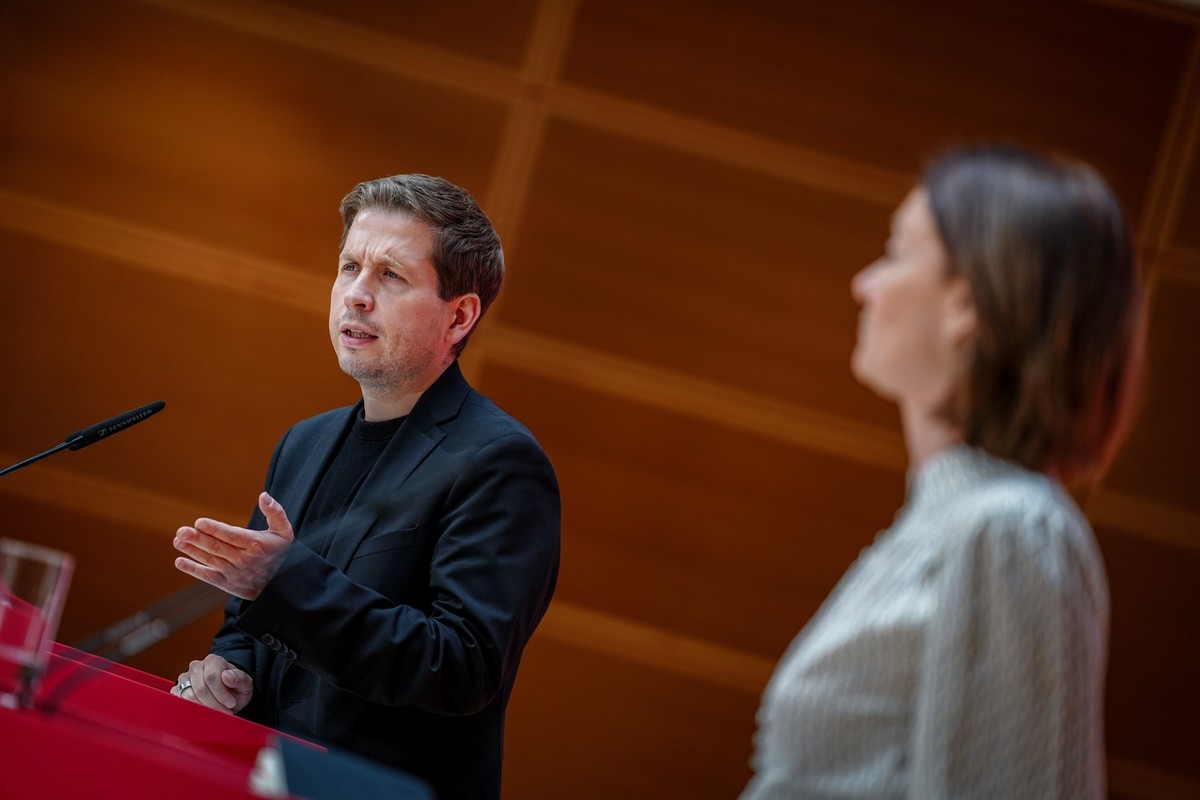 10.06.2024, Berlin: Kevin Kühnert, SPD-Generalsekretär, und Katarina Barley, SPD-Spitzenkandidatin für die Europawahl 2024 und Mitglied des Europäischen Parlaments, geben nach der Sitzung des SPD-Präs ...
