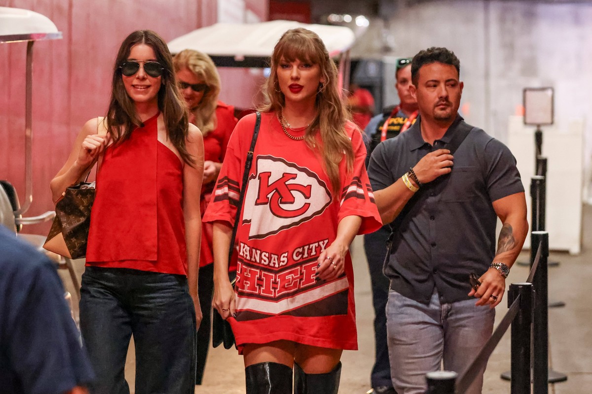 Sport Bilder des Tages KANSAS CITY, MO - SEPTEMBER 15: Taylor Swift arrives at the stadium before an NFL, American Football Herren, USA game between the Cincinnati Bengals and Kansas City Chiefs on Se ...