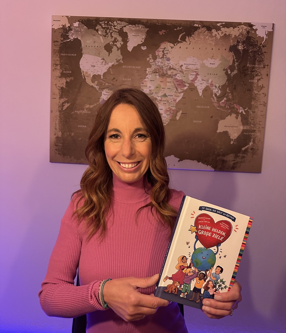 Michaela Koschak ist Autorin und Moderatorin, unter anderem für die ARD und den NDR.