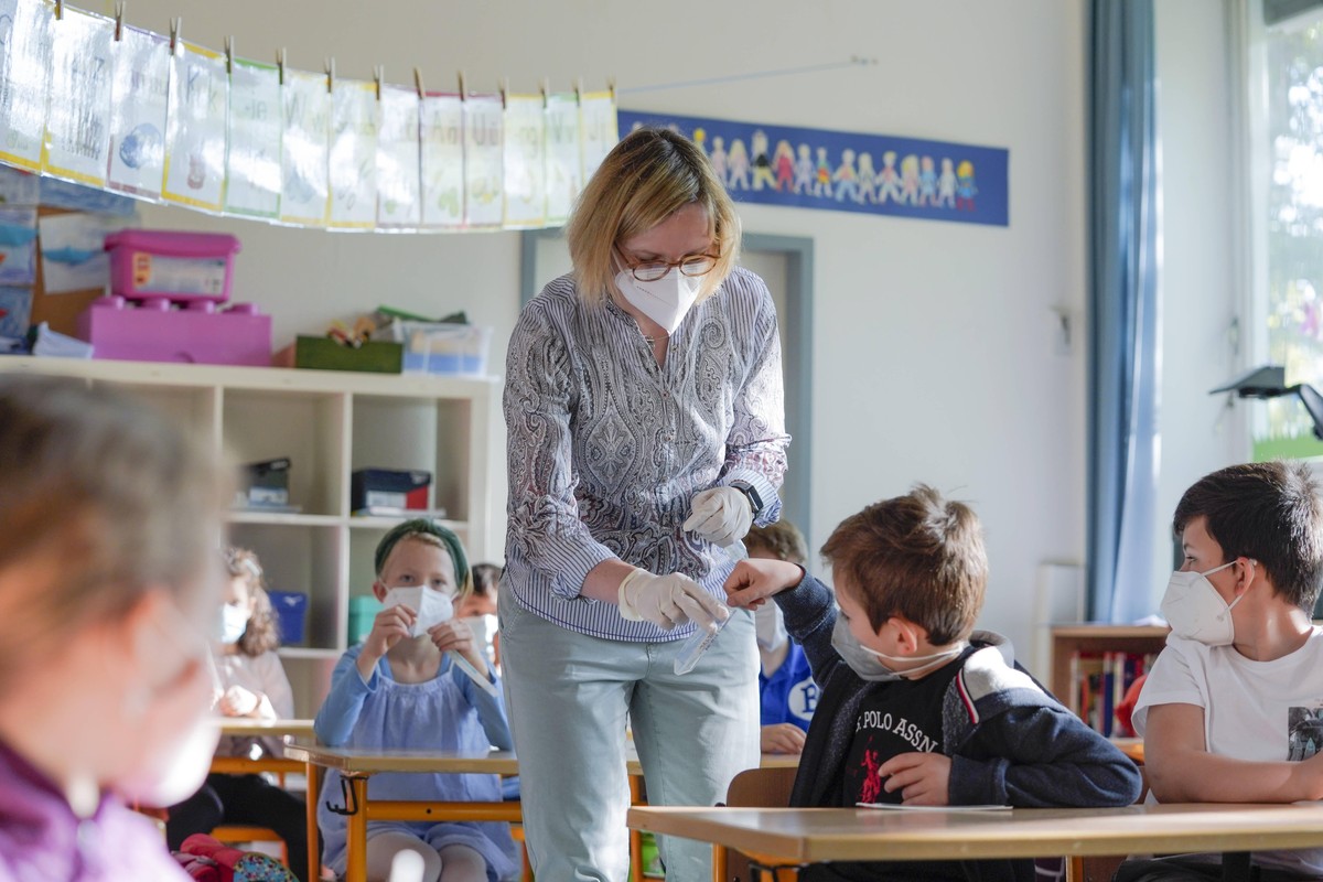 Bei einem positiven Fall müssen sich Schüler an fünf aufeinanderfolgenden Werktagen testen.