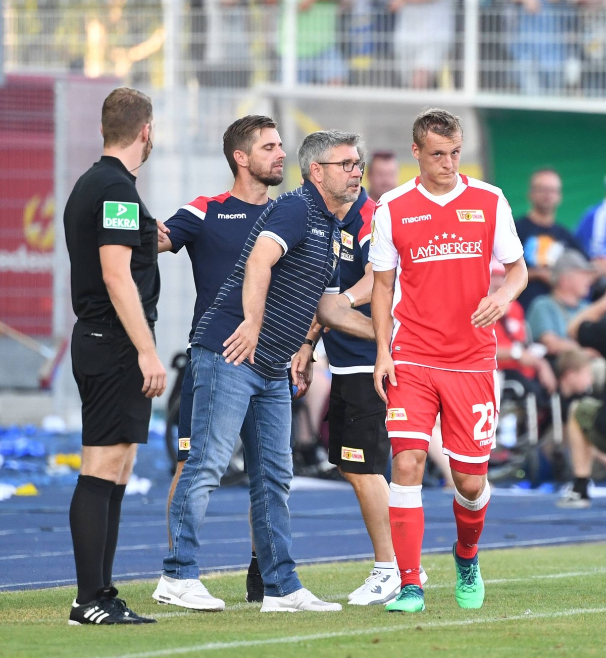 Fussball, Herren, Saison 2018/2019, 1. Runde im DFB-Pokal, FC Carl Zeiss Jena - 1. FC Union Berlin (2:4), v. l. Co-Trainer Sebastian B�nig (1. FC Union), Trainer Urs Fischer (1. FC Union Berlin) und d ...