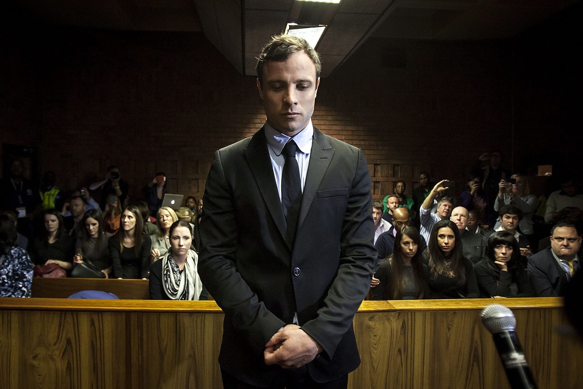 ARCHIV - 19.08.2013, Südafrika, Pretoria: Der frühere südafrikanische Spitzensportler Oscar Pistorius steht vor Gericht. Fast elf Jahre nach dem gewaltsamen Tod seiner damaligen Freundin Reeva Steenka ...