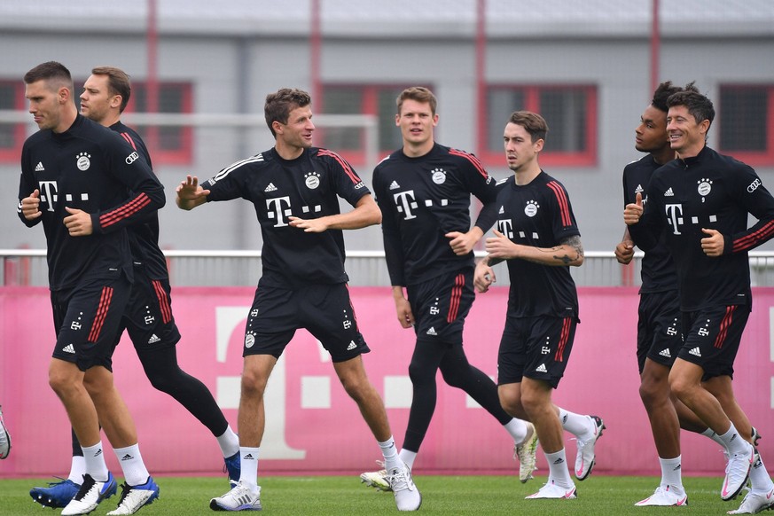 v.li:Niklas SUELE Bayern Muenchen,Manuel NEUER Torwart Bayern Muenchen,Thomas MUELLER MÜLLER,Bayern Muenchen,Alexander NUEBEL Torwart,Adrian FEIN,Joshua ZIRKZEE Bayern Muenchen, Robert LEWANDOWSKI Bay ...