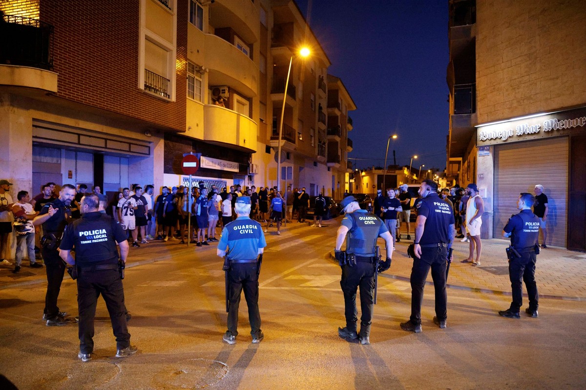 In mehreren Nächten trafen Ultrarechte und Polizisten in Spanien aufeinander.