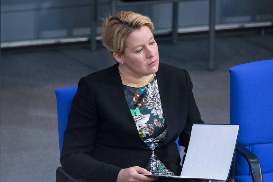 Berlin, Plenarsitzung im Bundestag Deutschland, Berlin - 06.11.2020: Im Bild ist Franziska Giffey Bundesministerin f