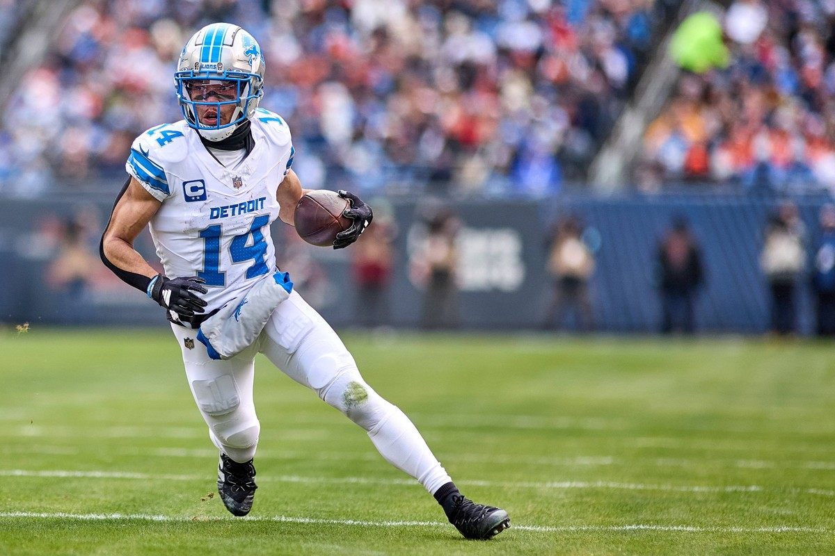 CHICAGO, IL - DECEMBER 22: Detroit Lions wide receiver Amon-Ra St. Brown 14 runs with the football n action during a game between the Detroit Lions and the Chicago Bears on December 22, 2024 at Soldie ...