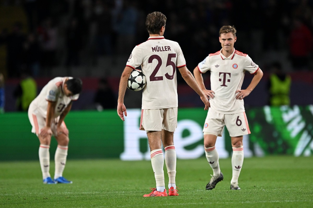 Sport Bilder des Tages Barcelona, Estadi Olimpic Lluis Companys, 23.10.24, GER, Herren, UEFA Champions League, Saison 2024-2025, FC Barcelona, Barca - FC Bayern Muenchen Bild: v.li. Min-Jae KIM Muench ...
