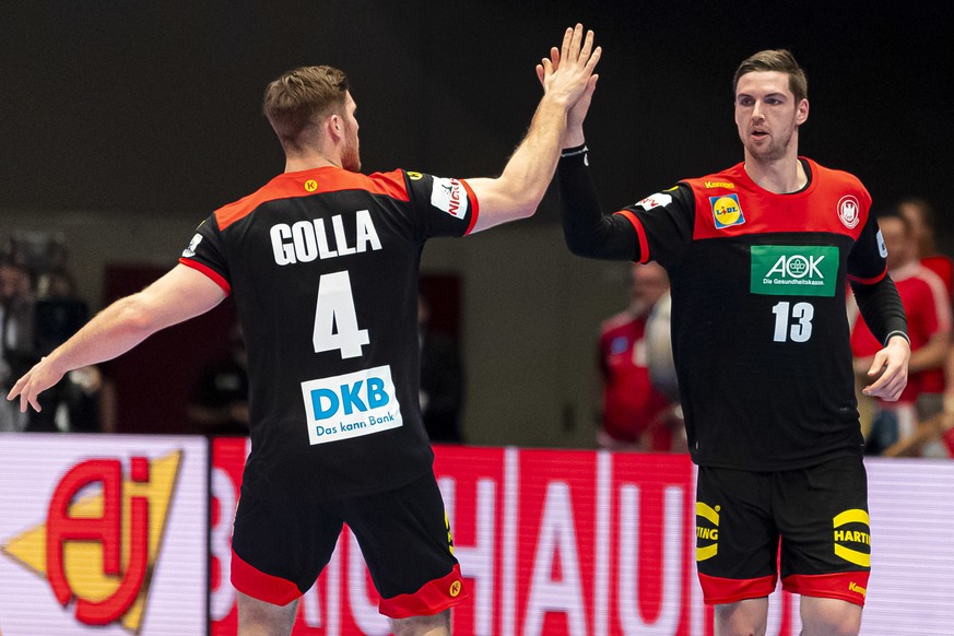 Handball, Maenner: EM 2020, Hauptrunde, Gruppe 1, Oesterreich - Deutschland

v.li. Johannes Golla (Deutschland / SG Flensburg), Hendrik Pekeler (Deutschland / THW Kiel) | Verwendung weltweit