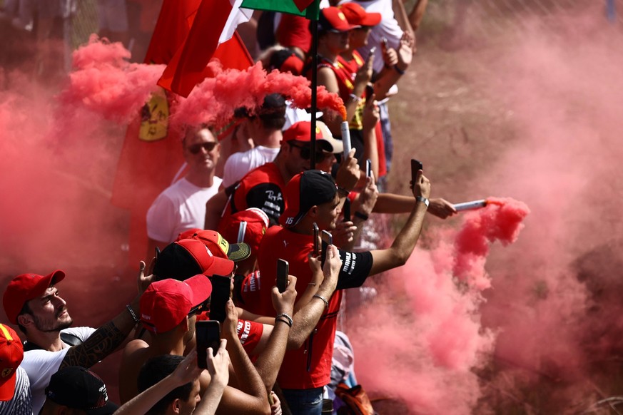F1 Italian Grand Prix 2023 Fans before the Formula 1 Italian Grand Prix at Autodromo Nazionale di Monza in Monza, Italy on September 3, 2023. Monza Italy PUBLICATIONxNOTxINxFRA Copyright: xJakubxPorzy ...