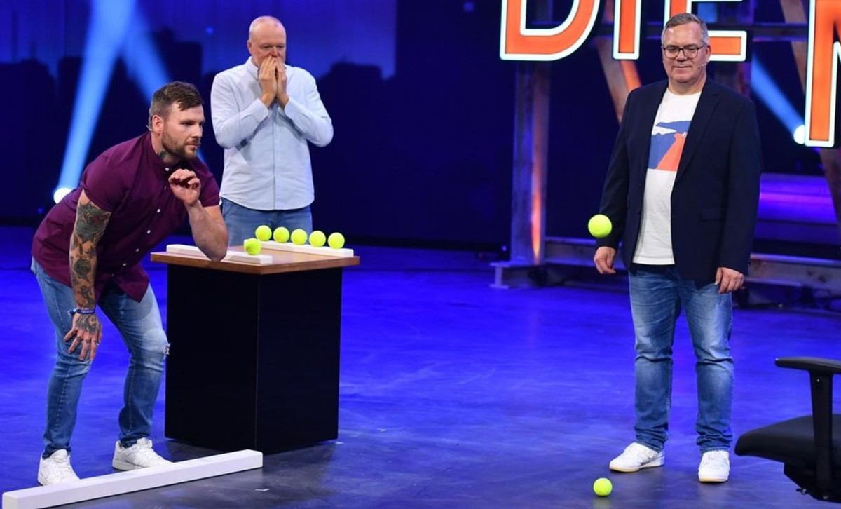 Für "Du gewinnst hier nicht die Million" standen Stefan Raab und Elton wieder gemeinsam vor der Kamera.