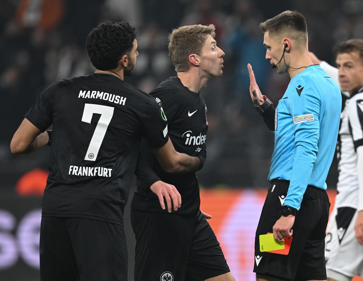 30.11.2023, Hessen, Frankfurt/Main: Fu�ball: UEFA Europa Conference League, Eintracht Frankfurt - PAOK Saloniki, Gruppenphase, Gruppe G, 5. Spieltag, im Deutsche Bank Park. Frankfurts Kristijan Jakic ...
