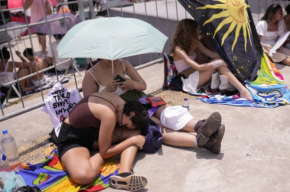 Taylor Swift fans wait for the doors of Nilton Santos Olympic stadium to open for her Eras Tour concert amid a heat wave in Rio de Janeiro, Brazil, Saturday, Nov. 18, 2023. A 23-year-old Taylor Swift  ...