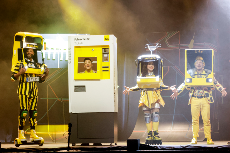 Das BVG-Musical "Tarifzone Liebe" feierte am Montag im Berliner Admiralspalast Premiere.