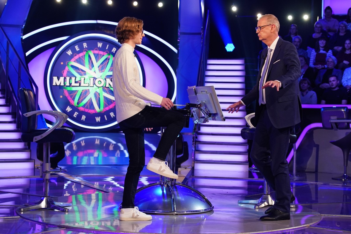 Niklas Erkes (l.) und G�nther Jauch

+++ Die Verwendung des sendungsbezogenen Materials ist nur mit dem Hinweis und Verlinkung auf RTL+ gestattet. +++