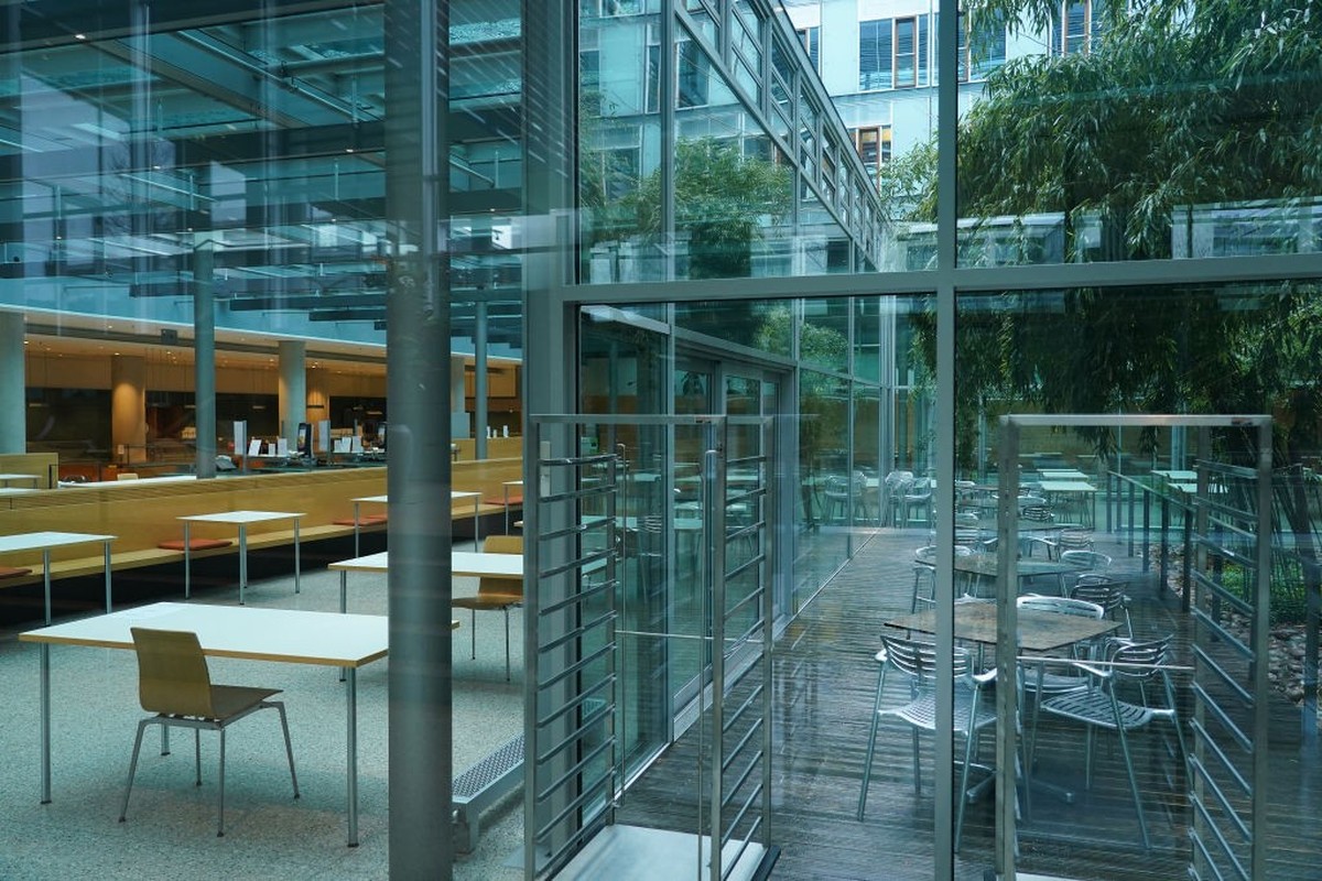 BERLIN, GERMANY - JANUARY 06: A cafeteria of the Bundestag stands closed due to coronavirus pandemic lockdown measures on January 06, 2021 in Berlin, Germany. Germany&#039;s federal and state authorit ...