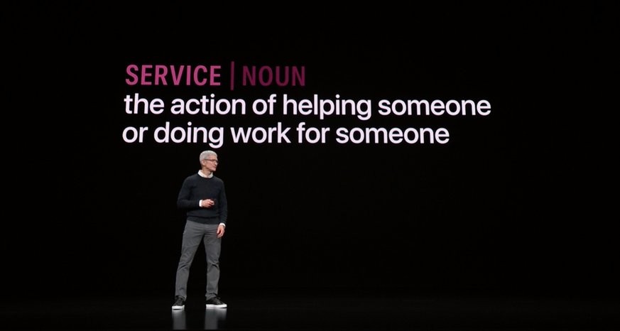 Zum Auftakt hat der Apple-Chef den begriff "Service" definiert.