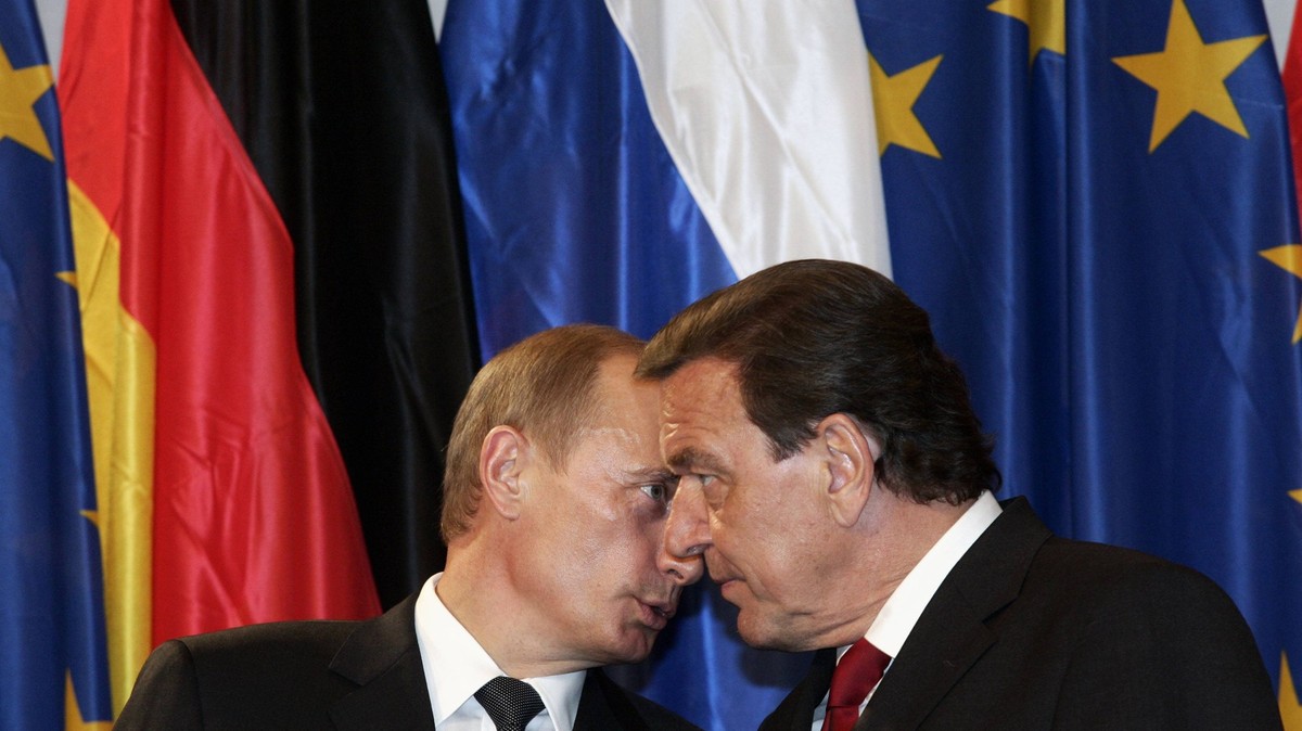 Sep 08, 2005 - Berlin, GERMANY - The former Chancellor of Germany, GERHARD SCHROEDER and the President of Russia, VLADIMIR PUTIN, were strong advocates of the pipeline project during the negotiation p ...