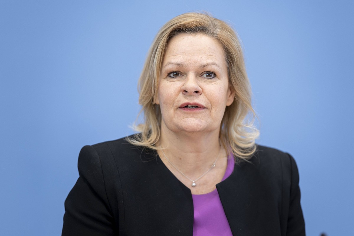 Nancy Faeser SPD, Bundesministerin fuer Inneres und Heimat, aufgenommen im Rahmen einer Bundespressekonferenz zur Vorstellung der Fallzahlen fâˆöÂºr die Politisch Motivierte Kriminalitaet PMK 2022 in  ...
