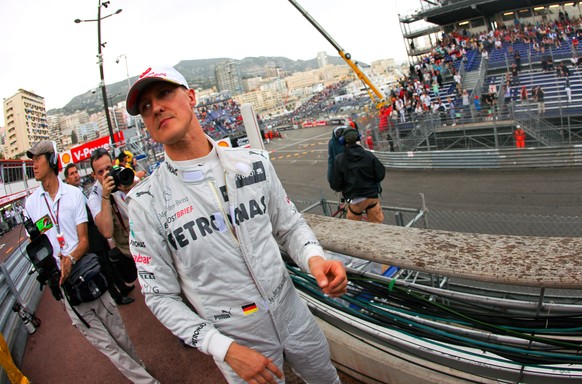 ARCHIV - 24.05.2012, Monaco, Monte Carlo: Der damalige Formel-1-Fahrer Michael Schumacher von Mercedes AMG in der Boxengasse w�hrend des zweiten Trainings auf der Rennstrecke von Monte Carlo in Monaco ...