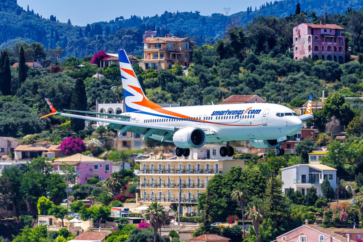 Smartwings Boeing 737 MAX 8 Flugzeug Flughafen Korfu in Griechenland Korfu, Griechenland - 8. Juni 2024: Ein Boeing 737 MAX 8 Flugzeug der Smartwings mit dem Kennzeichen OK-SWD auf dem Flughafen Korfu ...