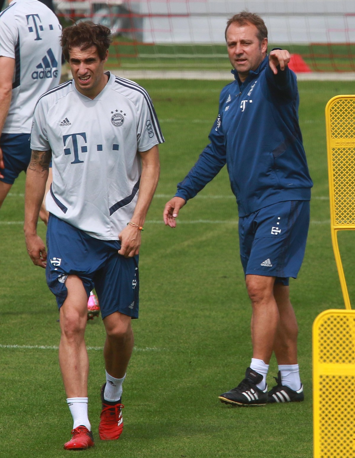 Trainer Hansi Flick re. und Javi Martinez / Fussball / FC Bayern M�nchen / 28.04.2020 / Training / *** Coach Hansi Flick re and Javi Martinez Football FC Bayern Munich 28 04 2020 Training