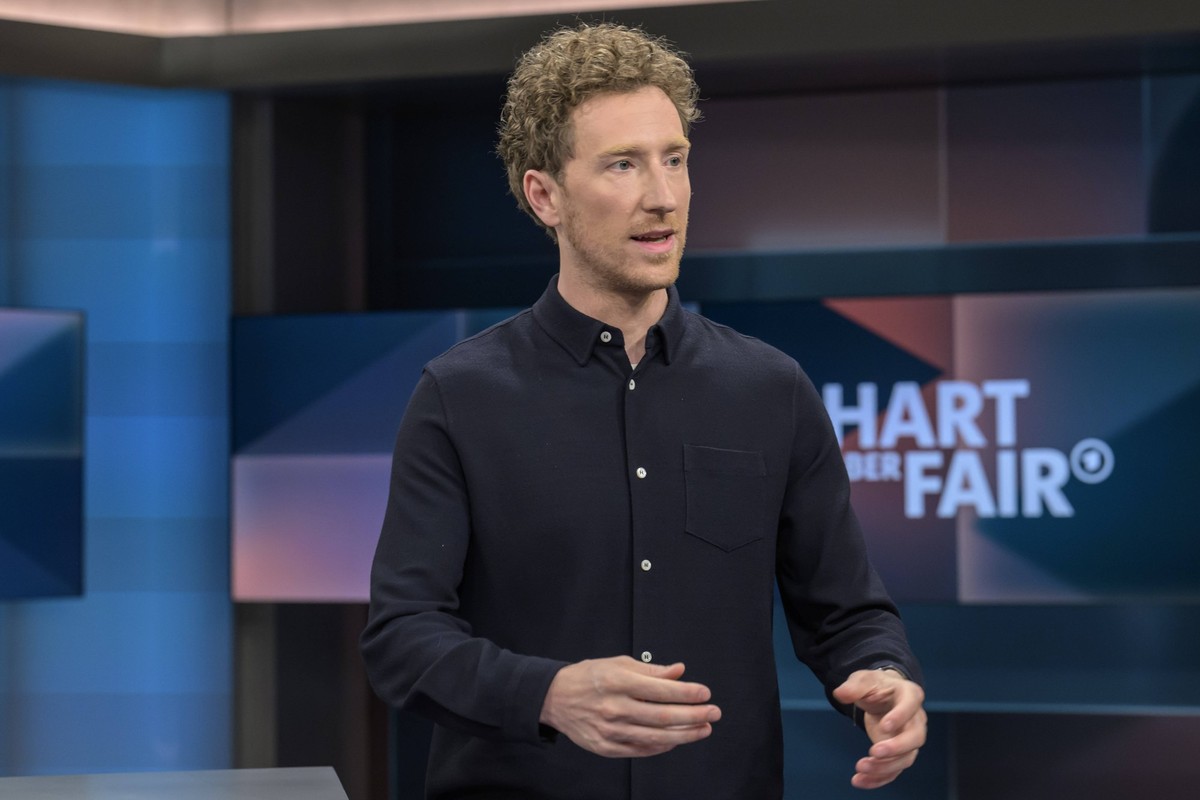 Moderator - Louis Klamroth, hart aber fair Polittalk, TV, Format, mit Moderator - Louis Klamroth, Das Erste, das Thema heute - Die verrohte Republik: Wie gefaehrdet ist die Demokratie, 13.05.2024, *** ...