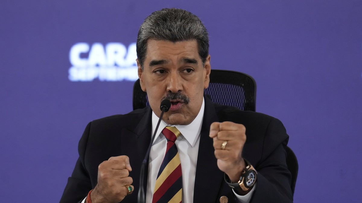 President Nicolas Maduro gives a press conference in Caracas, Venezuela, Monday, Sept. 1, 2025. (AP Photo/Ariana Cubillos)