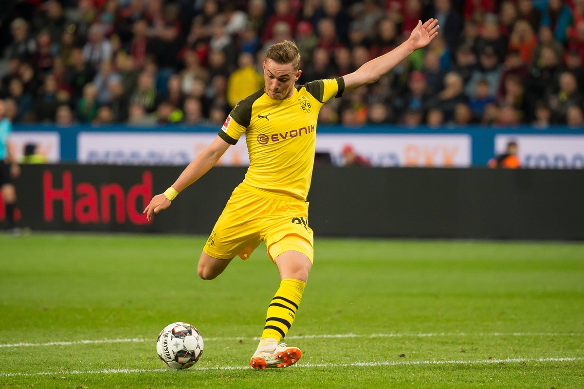 Leverkusen, Germany 29.09.2018, 1. Bundesiga, 6. Spieltag, Bayer 04 Leverkusen - BV Borussia Dortmund, Jacob Bruun Larsen (BVB) in aktion ( DeFodi001 *** Leverkusen Germany 29 09 2018 1 Bundesliga 6 M ...