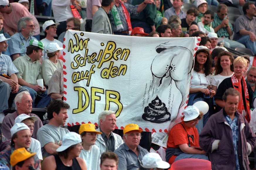 Es hat sich nicht viel verändert: Auch in der Neunzigern schiss man schon auf den deutschen Fußballverband.