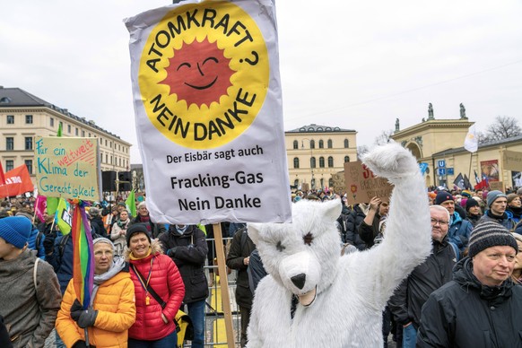 Klimastreik von Fridays for Future zusammen mit der Gewerkschaft Verdi, München, Odeonsplatz, 3. März 2023 Deutschland, München, 03.03.2023, Klimastreik von Fridays for Future auf dem Odeonsplatz, Dem ...