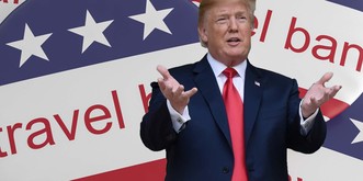 Das Einreiseverbot des Donald Trump bleibt – 3 Stufen eines US-Streits