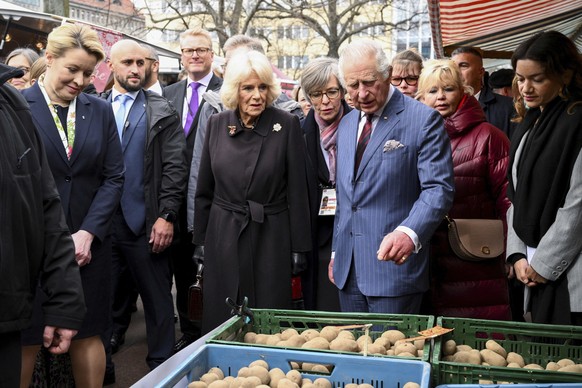 FILE - Berlin&#039;s Mayor Franziska Giffey, Britain&#039;s King Charles and Camilla the Queen Consort visit a farmer&#039;s market on Wittenbergplatz square, in Berlin, Germany, Thursday, March 30, 2 ...