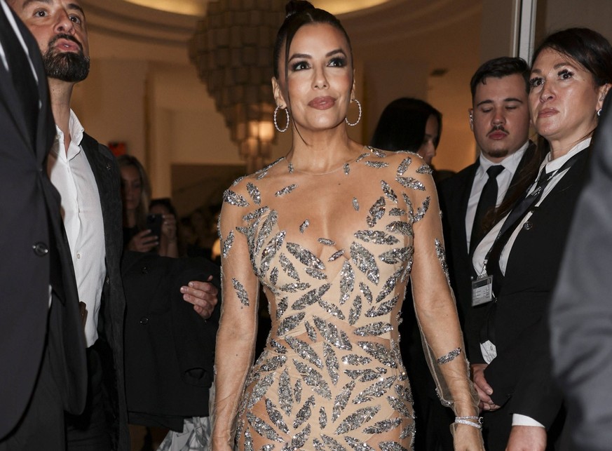 Cannes - Eva Longoria all'Hotel Martinez Eva Longoria è stata avvistata all'Hotel Martinez durante il 77° Festival di Cannes il 19 maggio 2024 a Cannes, Francia.  Fotografia di Marco Piovanotto / ABACAPRESS.COM Era…