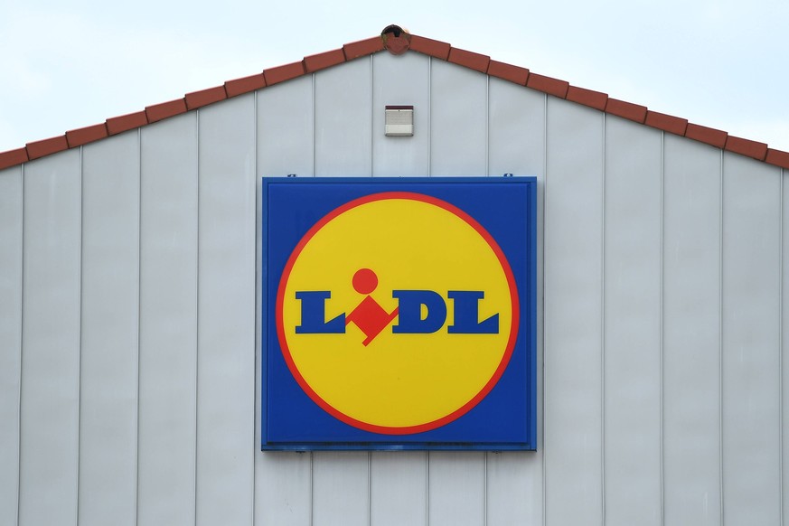 Lidl am 02.07.2023 in Castrop-Rauxel Die Lidl Stiftung &amp; Co. KG ist ein international tätiger deutscher Lebensmitteleinzelhändler mit Sitz im baden-württembergischen Neckarsulm. *** Lidl on 02 07  ...